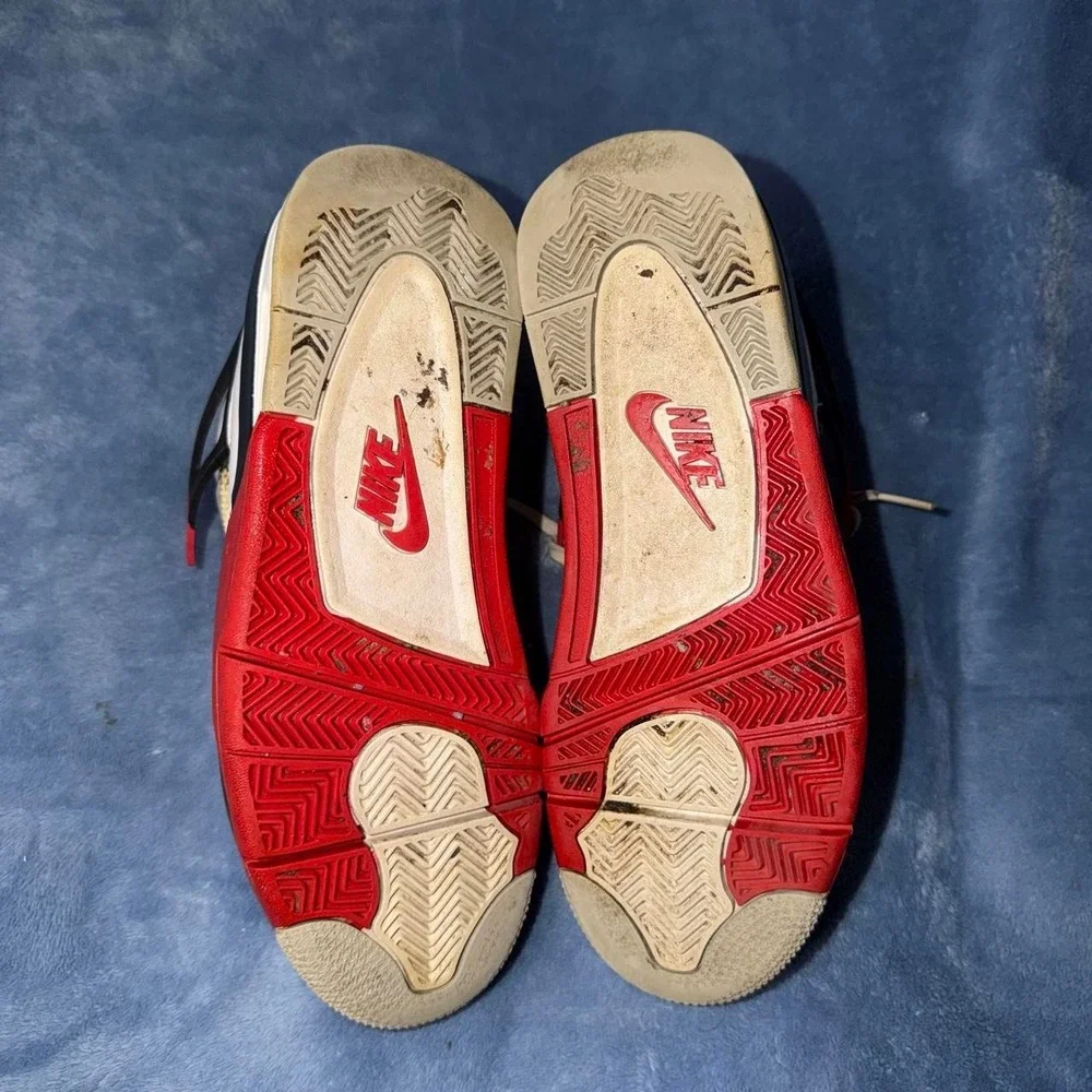 Air Jordan 4 Fire Red Retro Size 8 Mens missing 1 shoelace and insoles